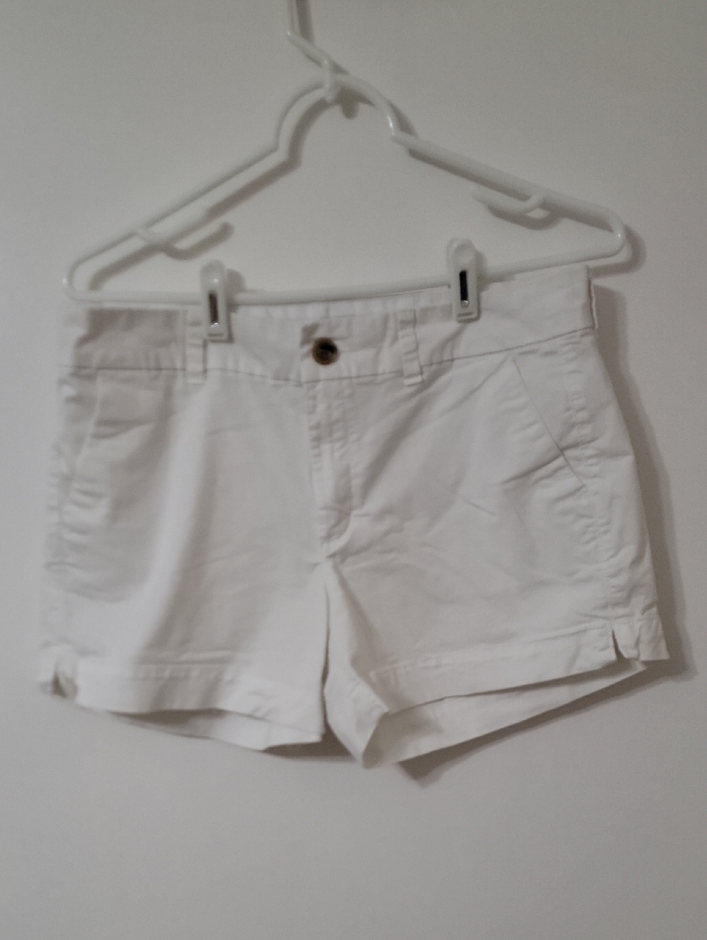 Old Navy White Women’s Casual Shorts